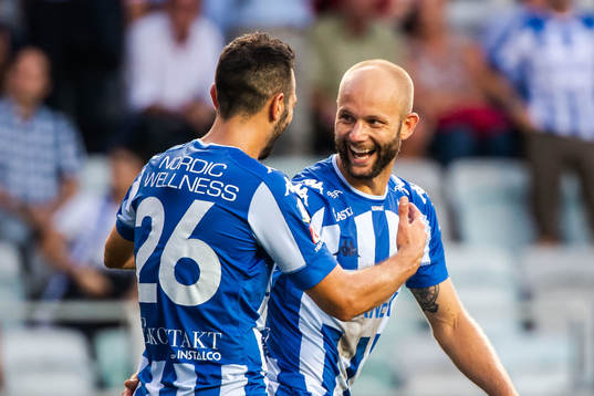 IFK Göteborgs Robin Söder jublar med André Calisir